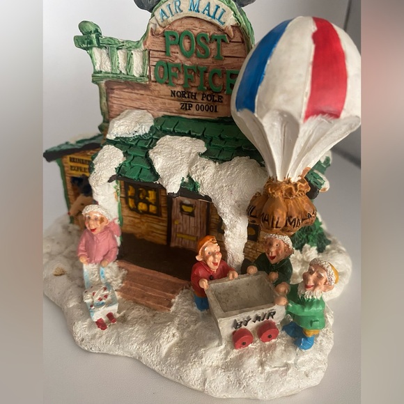 Santa's Town at the North Pole Christmas Village Post Office Air Mail 1995 EUC - Picture 10 of 16